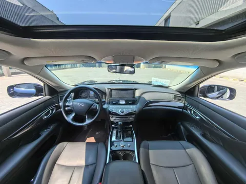 Infiniti Q70