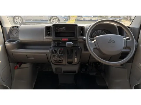 Mitsubishi Minicab Van