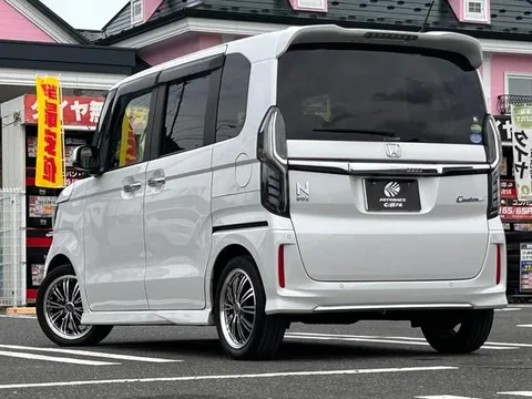 Honda N-BOX Custom