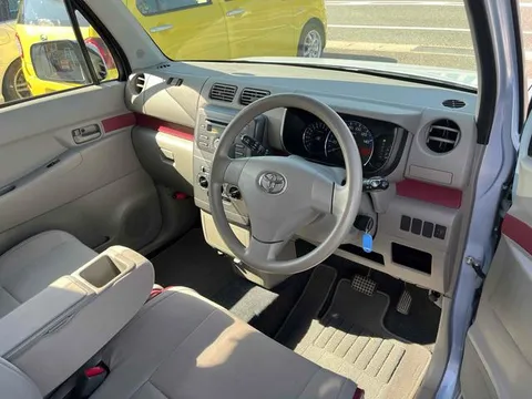 Toyota Pixis Space