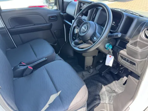 Nissan Clipper Van