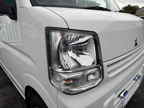 Mitsubishi Minicab Van