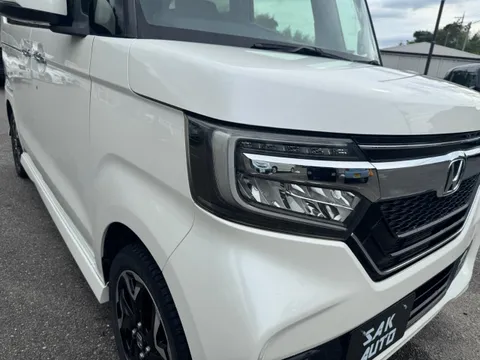 Honda N-BOX Custom