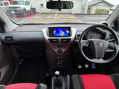 Toyota iQ