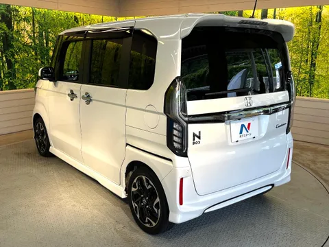 Honda N-BOX Custom