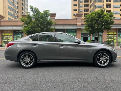 Infiniti Q50L
