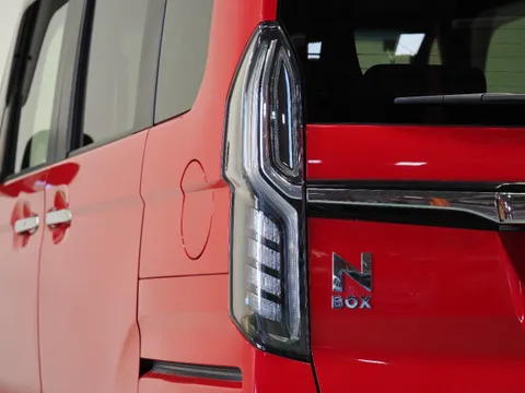 Honda N-BOX Custom