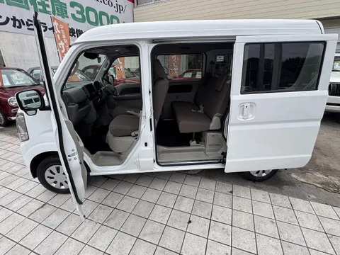 Nissan Clipper Van