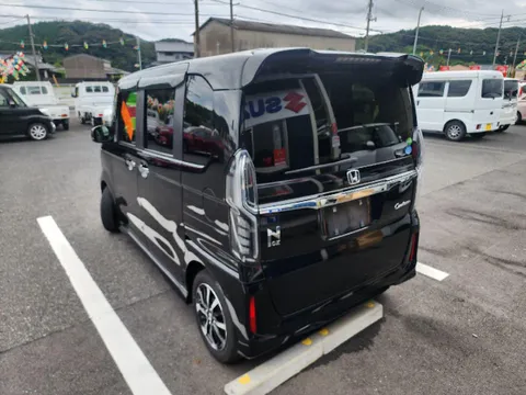 Honda N-BOX Custom