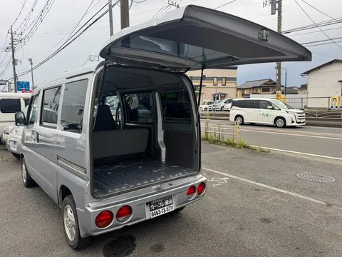 Nissan Clipper Van