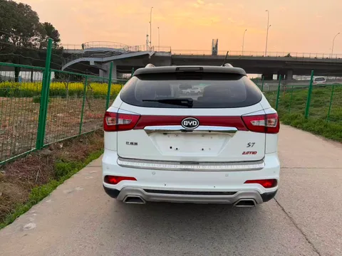 BYD S7