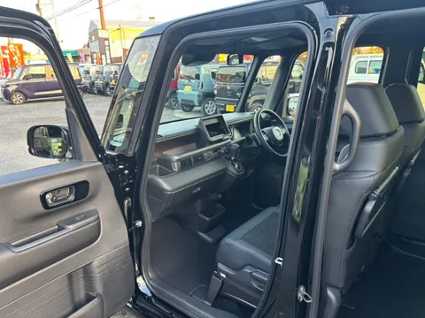 Honda N-BOX Custom