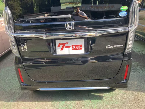 Honda N-BOX Custom