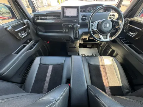 Honda N-BOX Custom