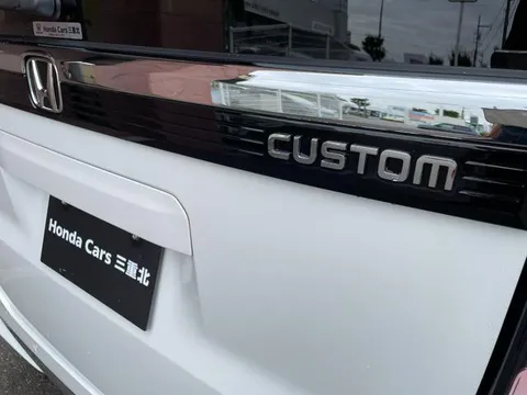 Honda N-BOX Custom