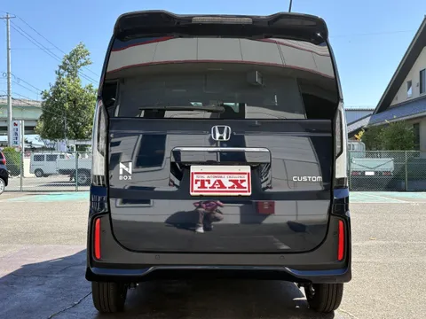Honda N-BOX Custom