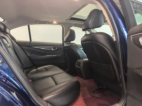 Infiniti Q50L