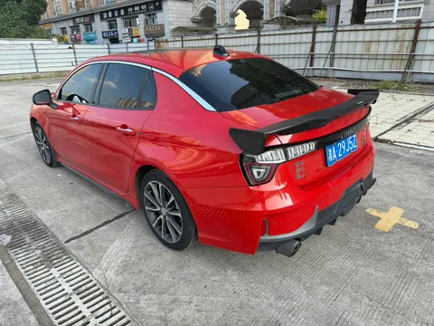 Lynk & Co 03