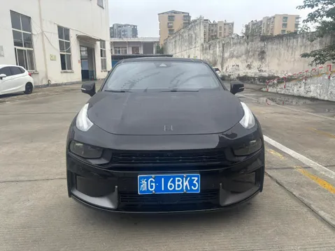 Lynk & Co 03