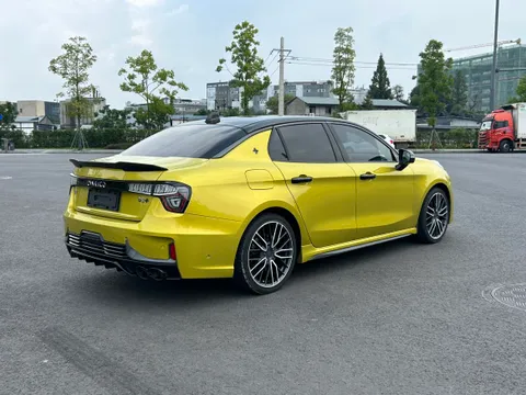 Lynk & Co 03