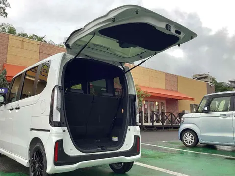 Honda N-BOX Custom