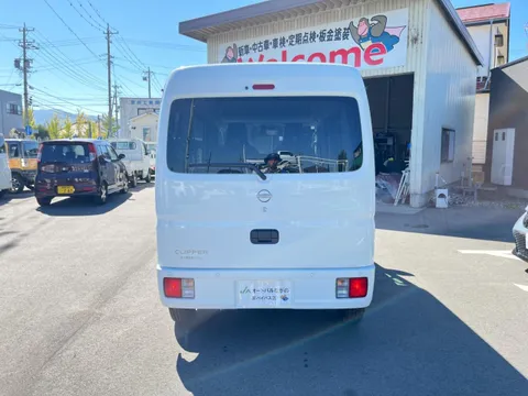 Nissan Clipper Van