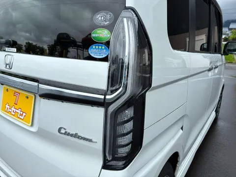 Honda N-BOX Custom