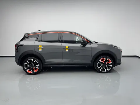 Lynk & Co 06