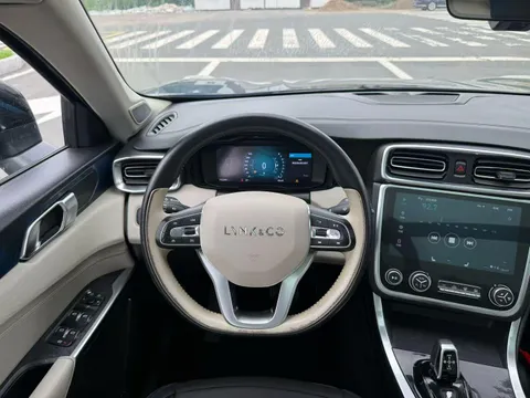 Lynk & Co 01