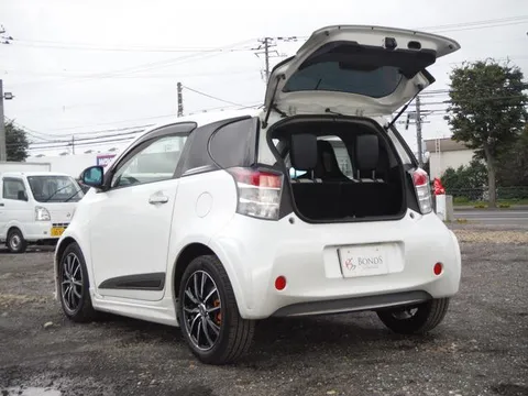 Toyota iQ