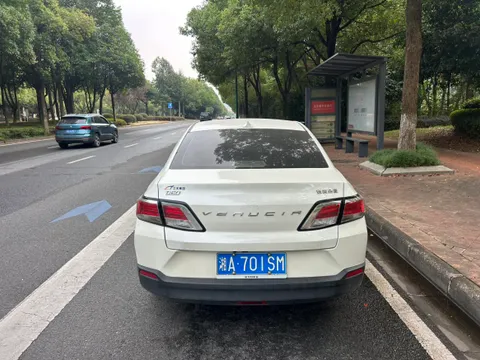 Venucia D60