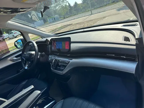 Roewe iMAX8