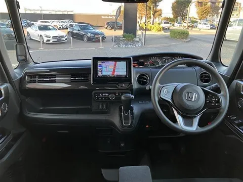 Honda N-BOX Custom