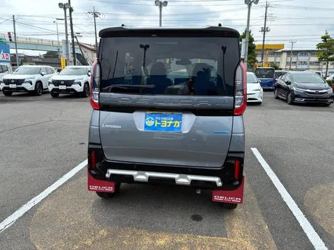 Mitsubishi Delica Mini
