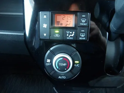 Toyota Pixis Mega