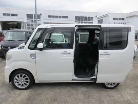 Toyota Pixis Mega