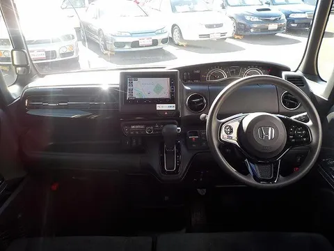 Honda N-BOX Custom