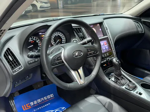 Infiniti Q50L