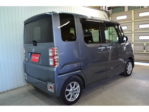 Toyota Pixis Mega