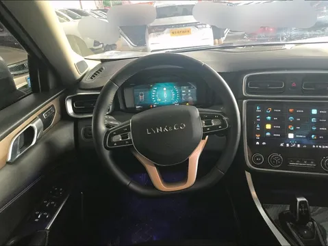 Lynk & Co 01