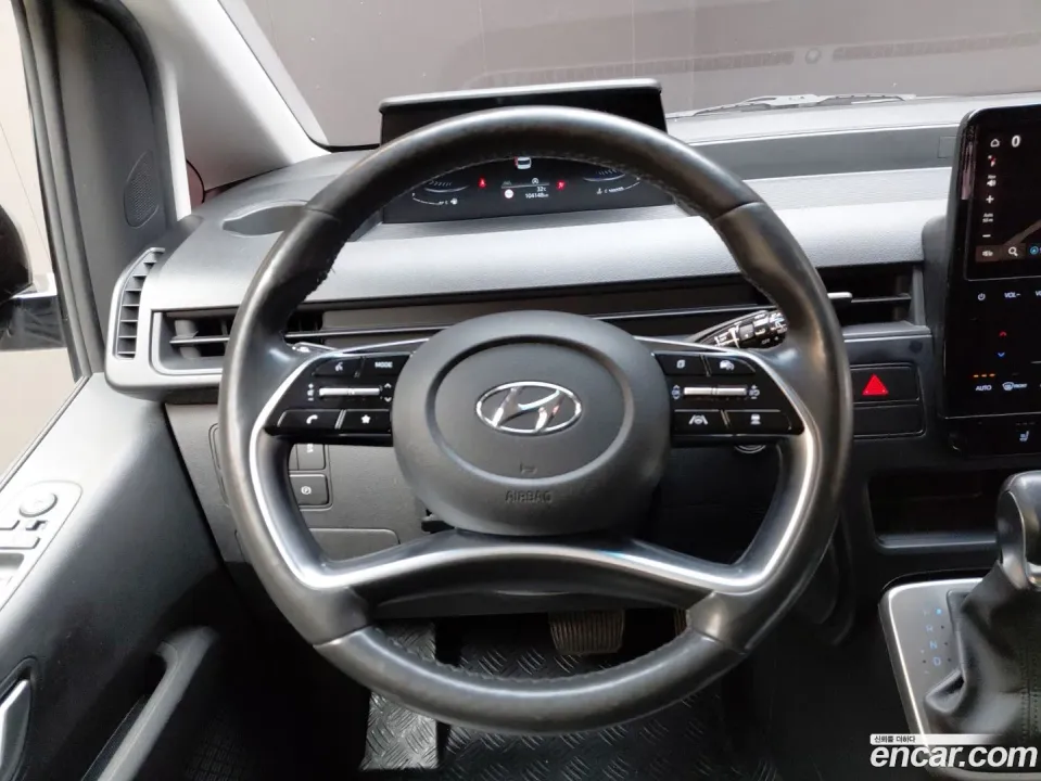 Hyundai Staria