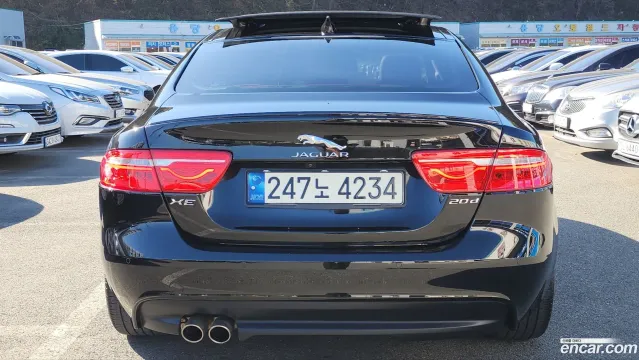 Jaguar XE