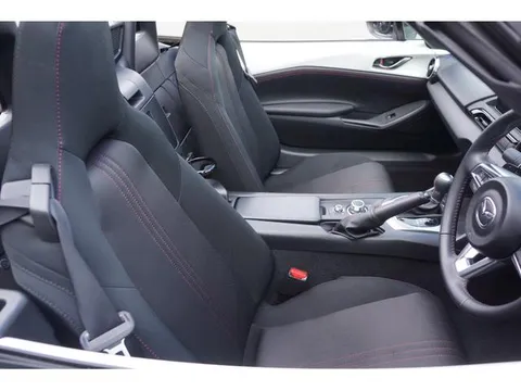 Mazda MX-5 (Roadster)