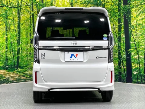 Honda N-BOX Custom