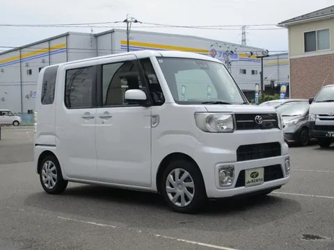 Toyota Pixis Mega