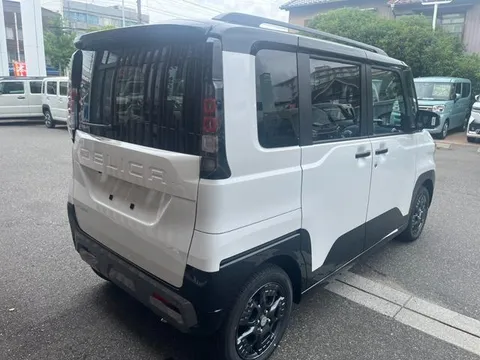 Mitsubishi Delica Mini