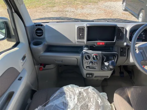 Nissan Clipper Van