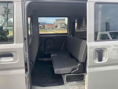 Nissan Clipper Van