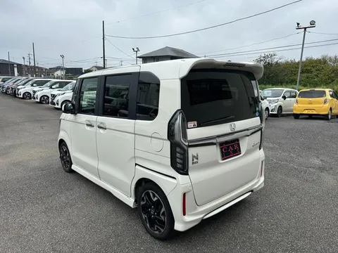 Honda N-BOX Custom