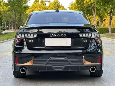 Lynk & Co 03